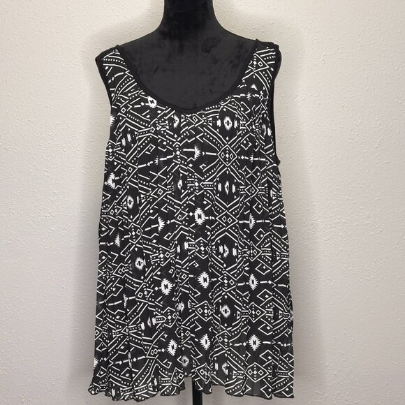 Love On A Hanger Pleated Black & White Aztec Print Sleeveless Blouse - 1X - Picture 3 of 7